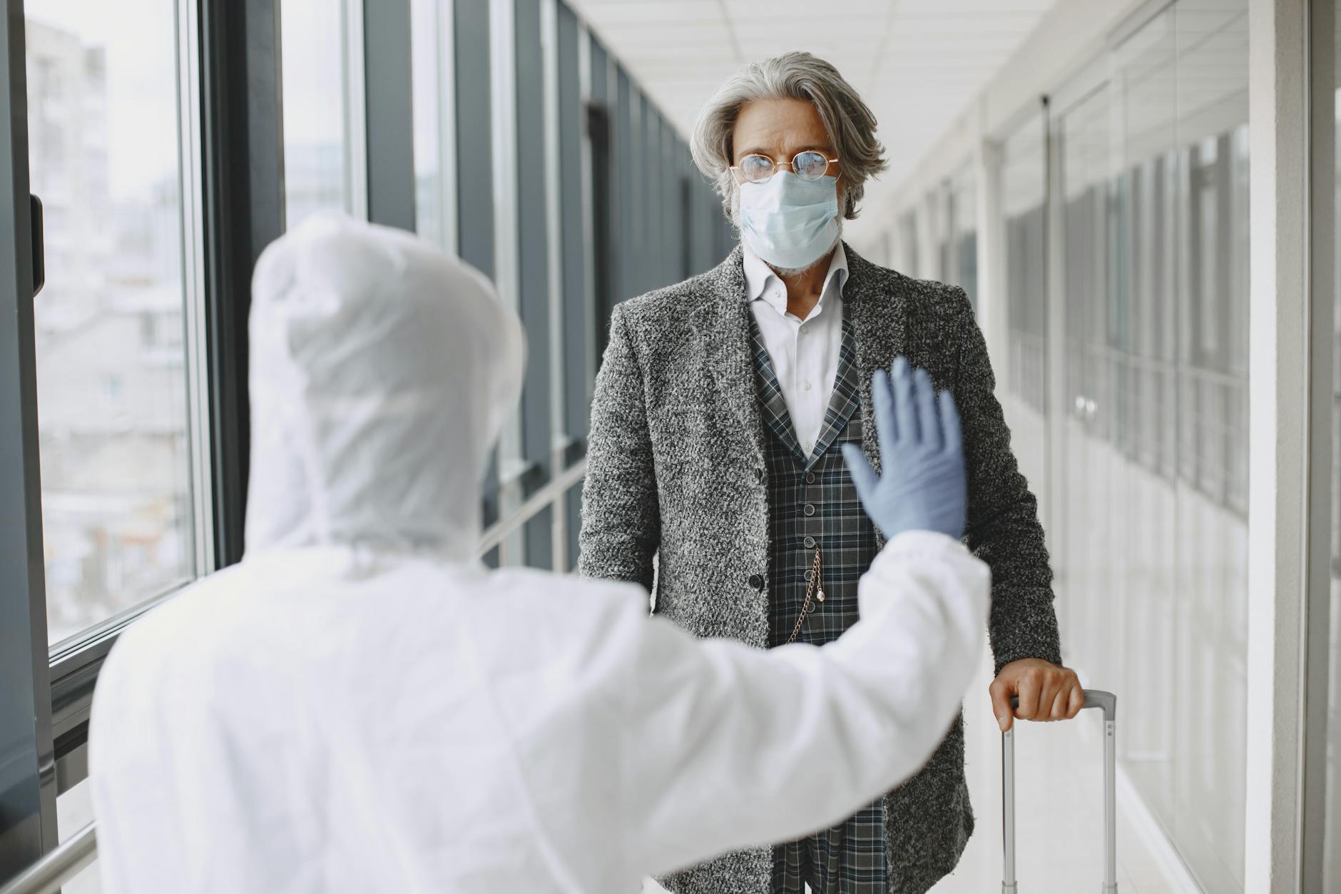 Italy airport quarantine health check